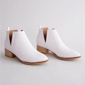 ARider Girl Whit Avery Snake Print Ankle Boot 6.5